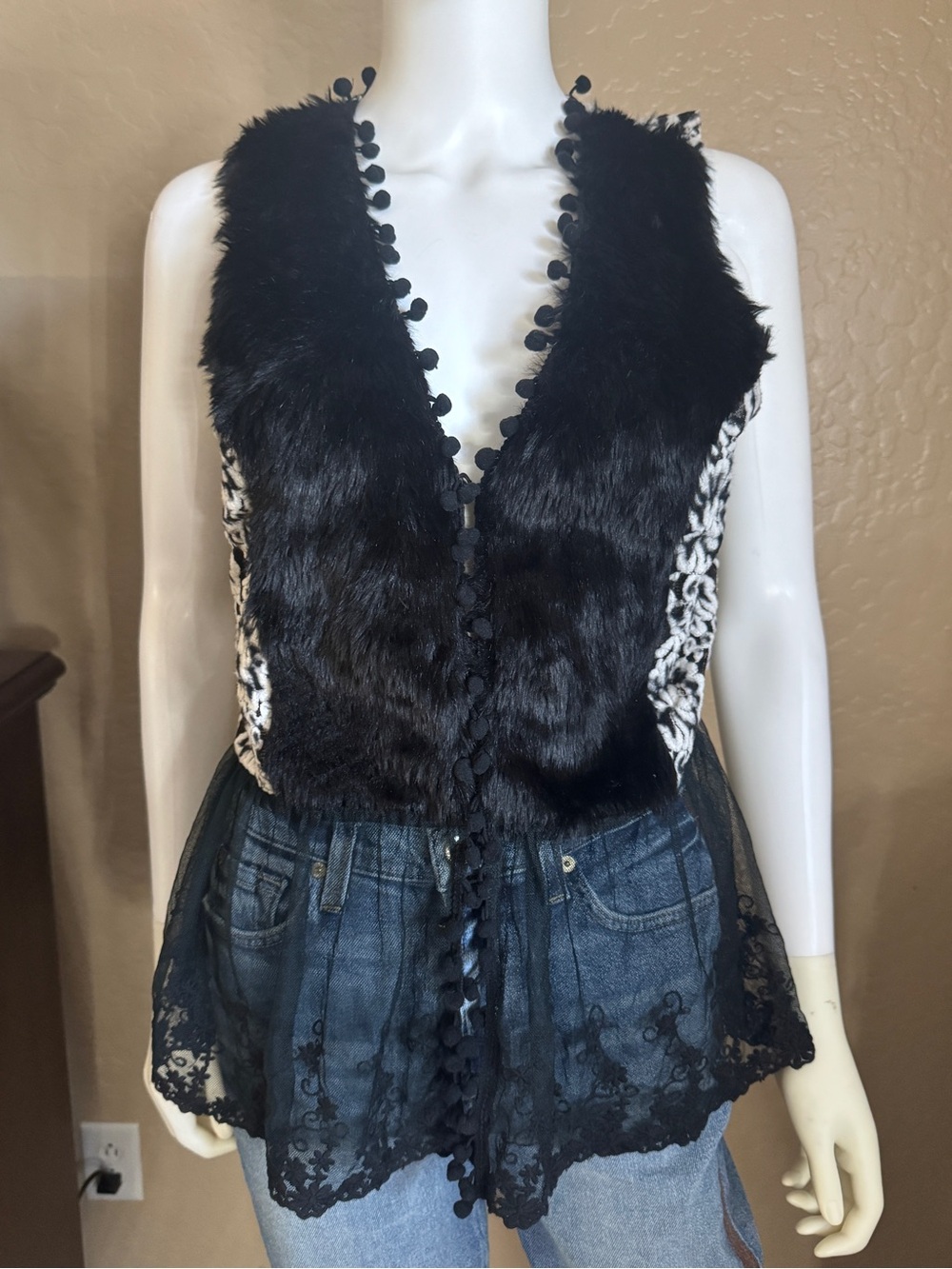 A’reve black vest medium